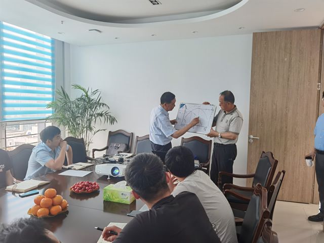 我院特邀請原南京水務(wù)集團總工吳志成來我院授課(圖3)